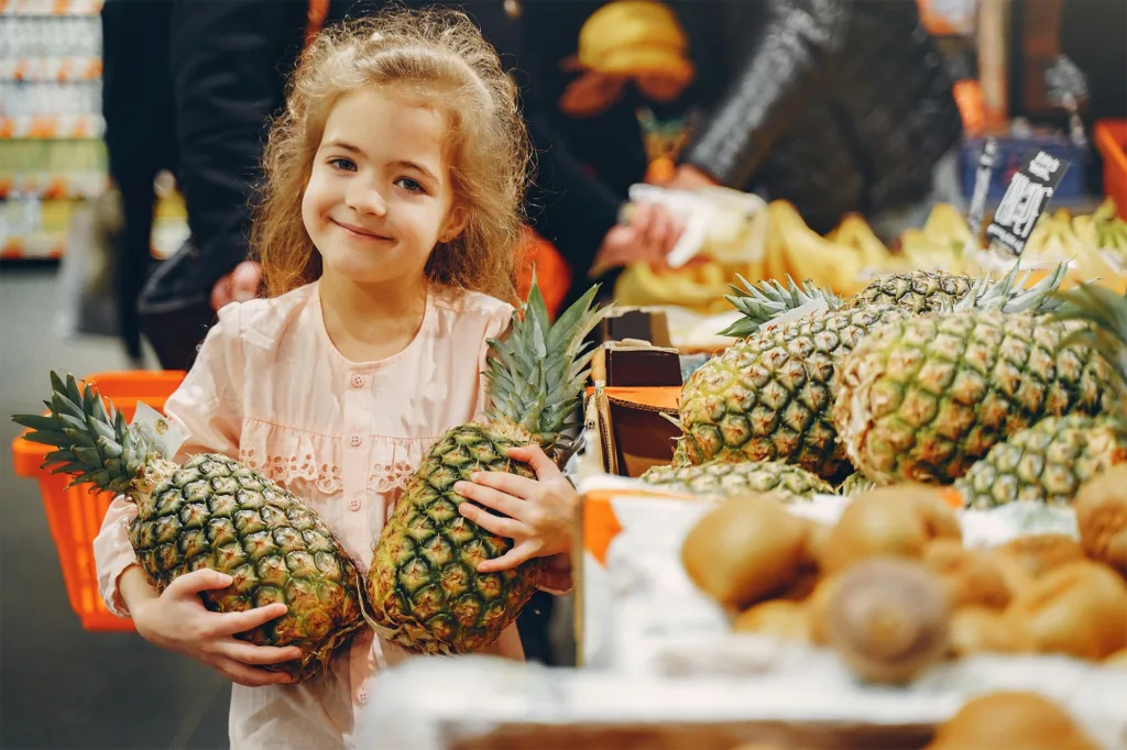 girl_holding_fruit