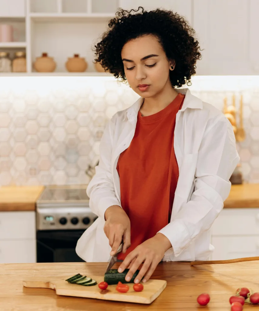 women_cutting_veggies2