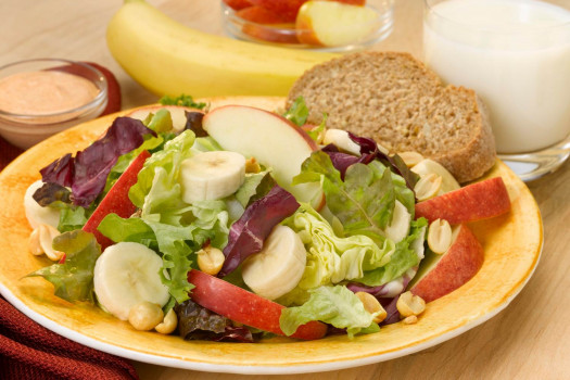 Apple-Banana-Salad-with-Peanuts