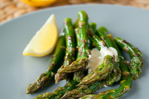 AsparagusGremelataSauce_527x323