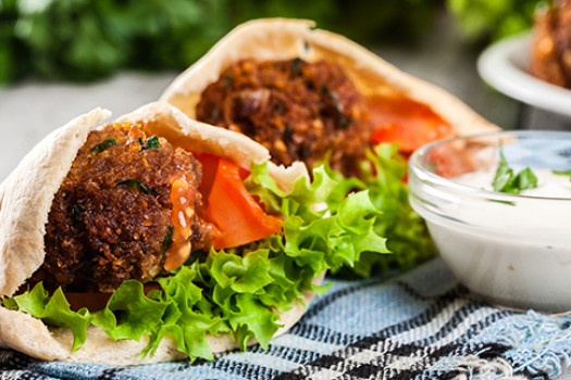 FalafelWithYogurtSandwich_527x323