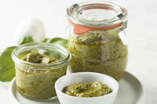 ParsleyAlmondAndLemonPesto_527x323