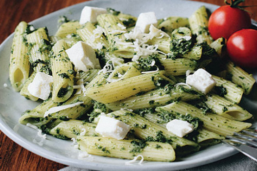 SpaghettiAndSpinachPesto_527x323