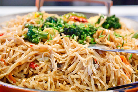 Image titled: VeggieChowMein_527x323